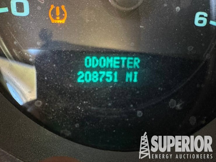 2013-chevrolet-2500hd-image-2