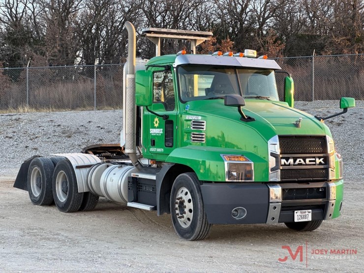 2020-mack-anthem-64t-image-1