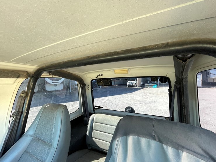 1995-jeep-wrangler-image-27