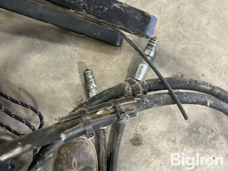 2017-john-deere-2000-image-13