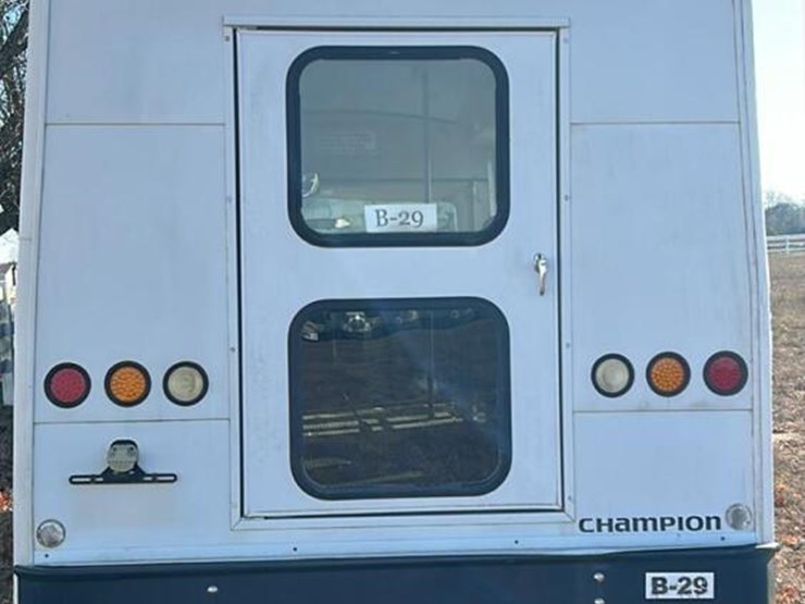 2005-ford-e350-image-4