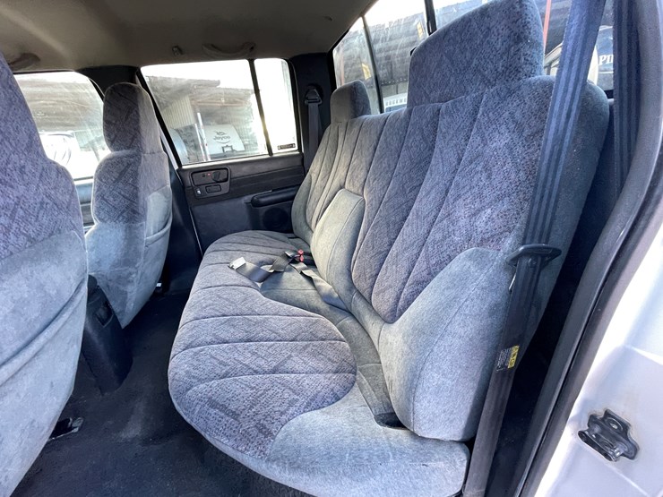 2002-chevrolet-s10-image-19