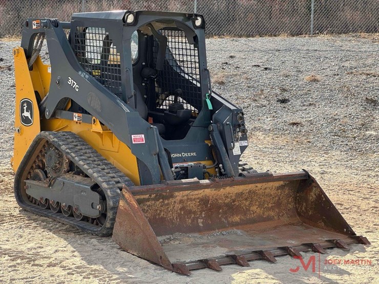 2022-deere-317g-image-1