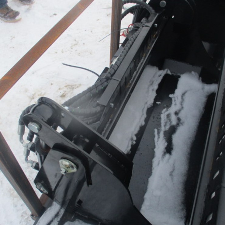 #6633 • 39" Mini Skid Steer 4 in 1 Bucket Working Width: 39"Bucket Volume: 396IbsWorking Pressure: 16Mpa-21Mpa