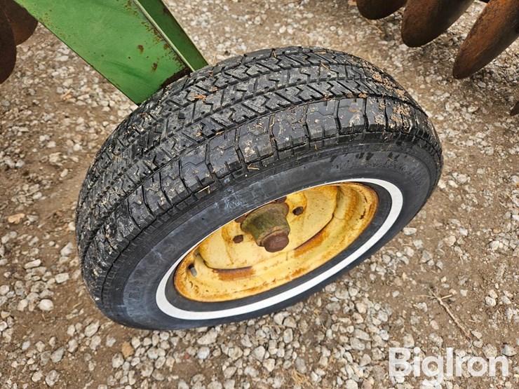 john-deere-bw-image-11