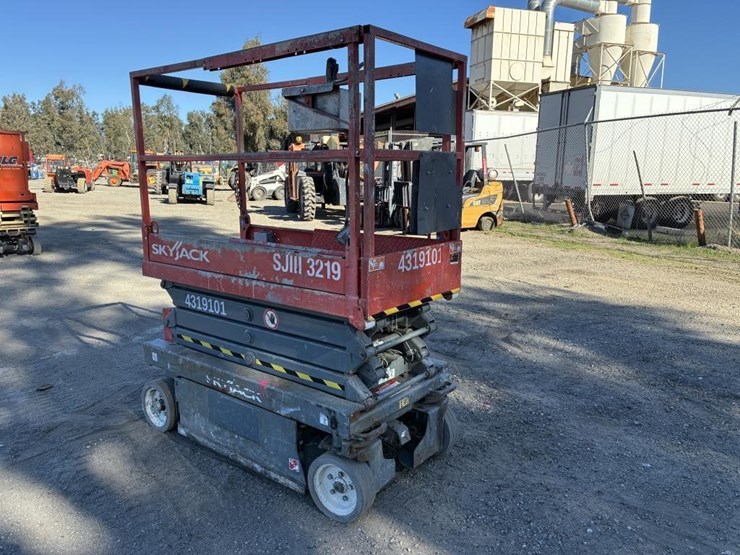 2013-skyjack-sjiii3219-image-2