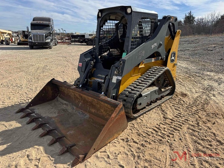 2022-deere-317g-image-4