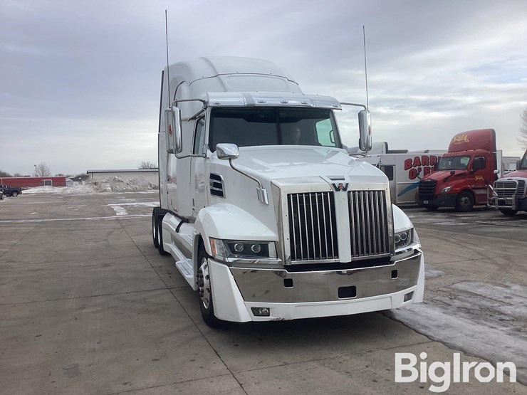 2022-western-star-5700xe-image-3