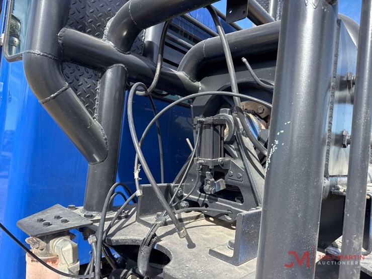 2013-kenworth-t800-image-12