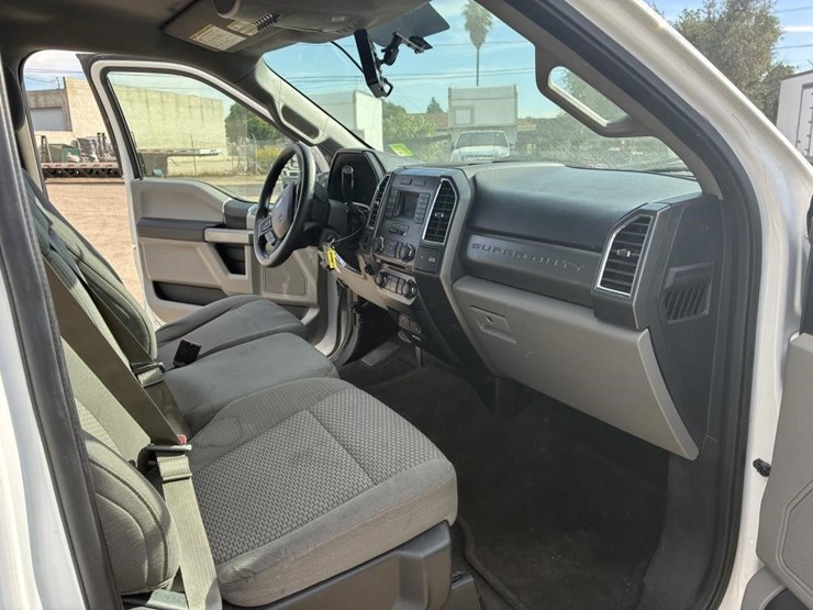 2017-ford-f550-xlt-image-13