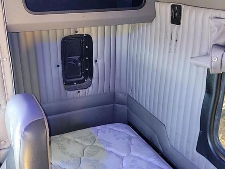 2020-kenworth-w900-image-20