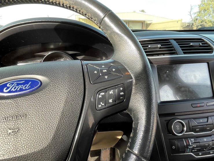 2017-ford-explorer-image-68