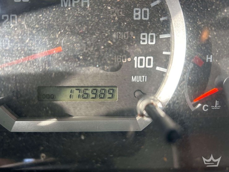 2016-isuzu-npr-image-7