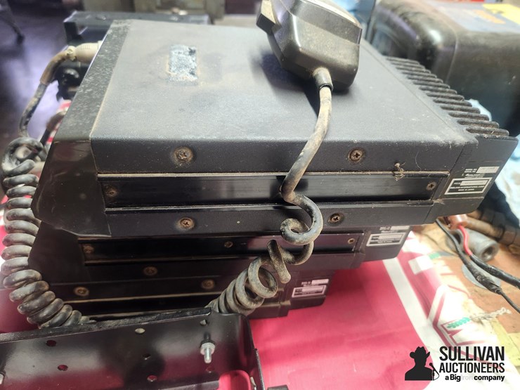 assorted-business-band-radios-image-6