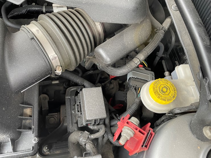 #111-•-2013-chrysler-200-(nm-title)-image-53