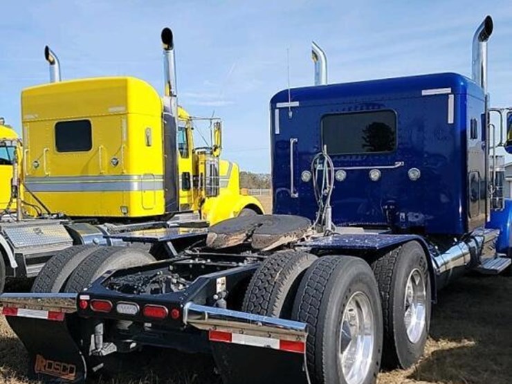 2021-peterbilt-389-image-3
