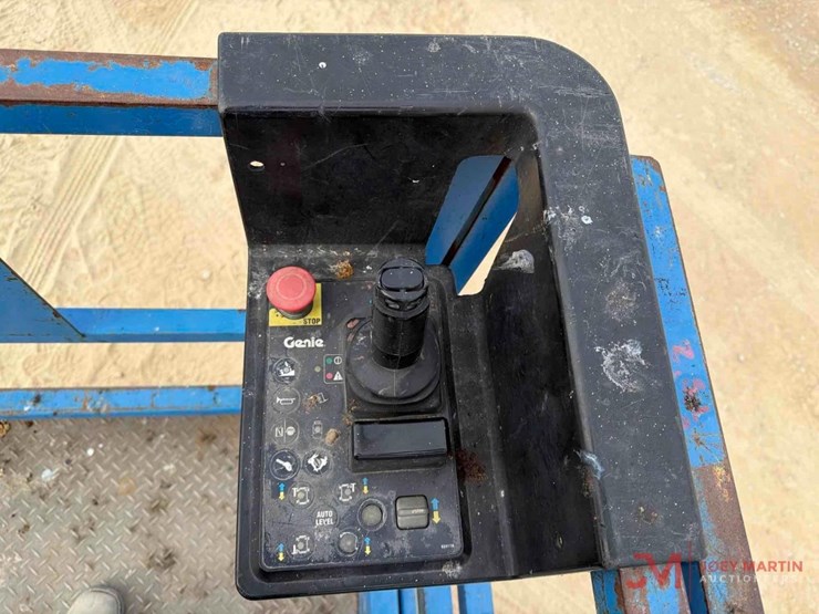 2015-genie-gs4390-roughterrain-scissor-lift-image-20