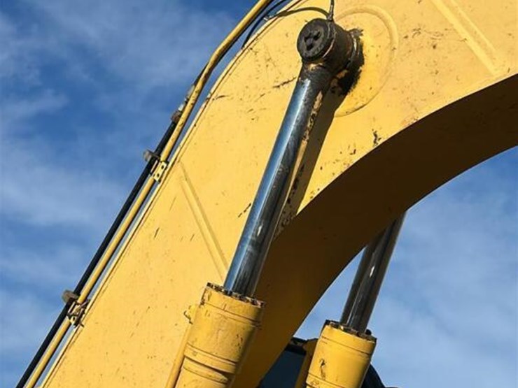 komatsu-pc270-lc-image-11