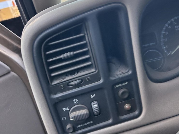 2001-chevrolet-silverado-1500-image-16