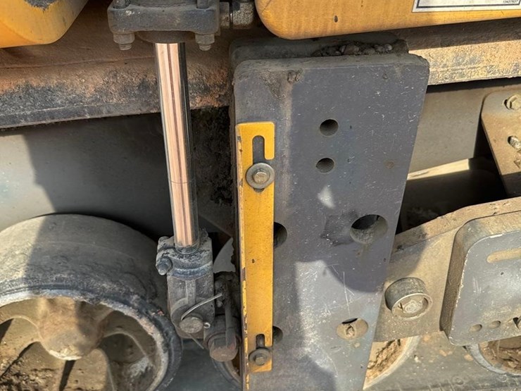 2018-volvo-p7110b-image-34