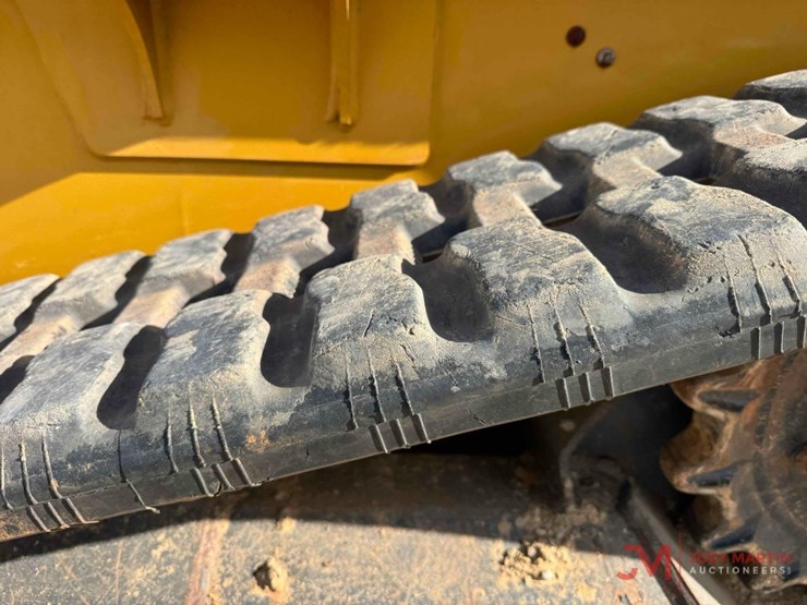 2022-deere-317g-image-8