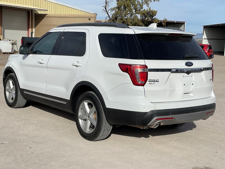 2017-ford-explorer-image-7
