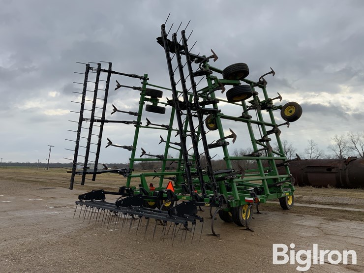 2021-john-deere-2430-image-5