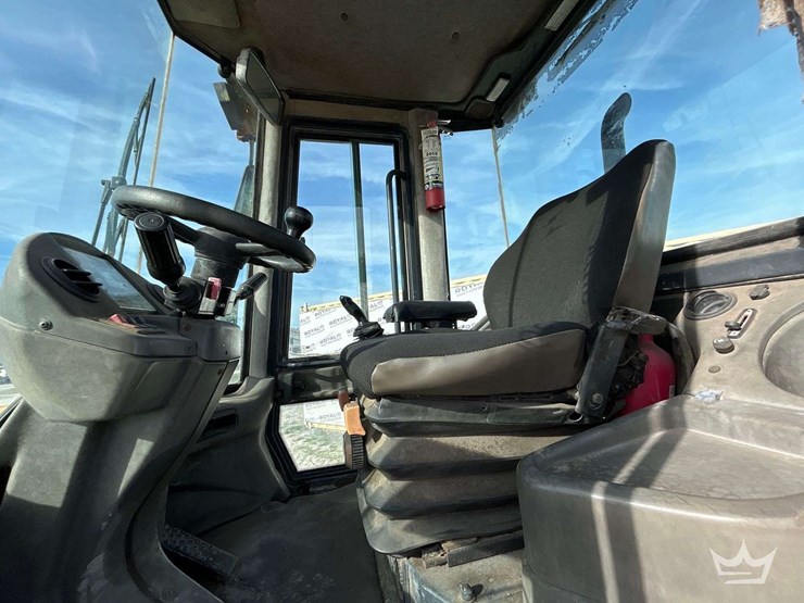 2004-deere-324h-image-19