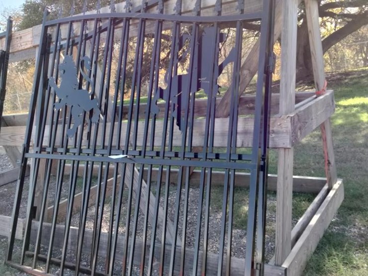 #14-•-bi-parting-iron-gate-w/-lion-motif---4.2m-image-2