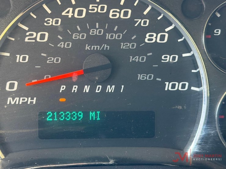 2013-chevrolet-3500-image-28