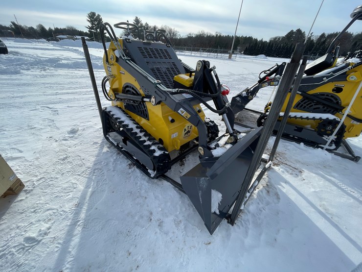 #158-•-landhero-mini-skid-steer-loader-(mosinee,-wi)-image-3