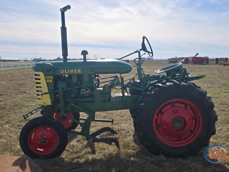 1957-oliver-super-44-image-21