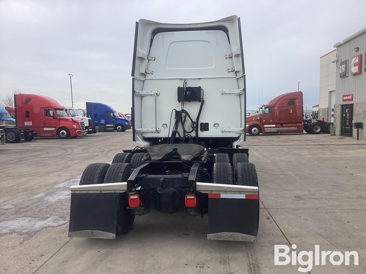 2022-western-star-5700xe-image-6