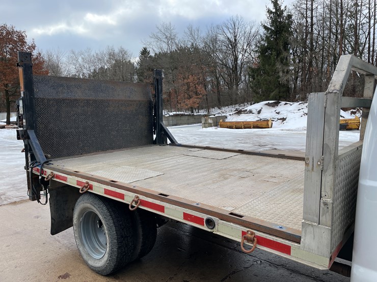 #350-•-12'-aluminum-flatbed-with-tommy-lift-gate-(custer,wi)-image-16
