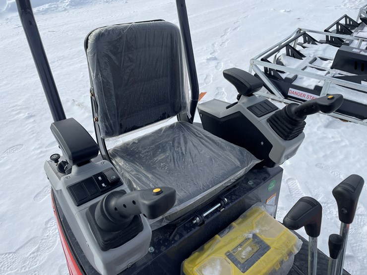 #150-•-2025-agt-mx15rx-mini-excavator-(mosinee,-wi)-image-14