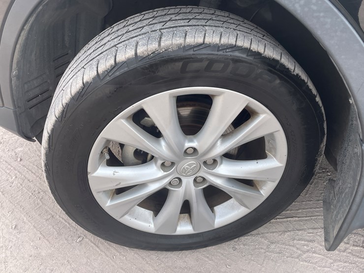 2013-toyota-rav4-image-25