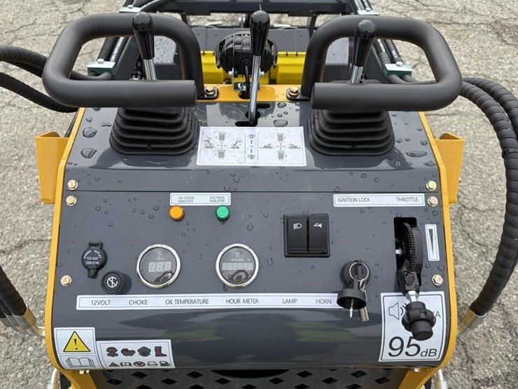 2025-sdlanch-sdll60-skid-steertrack-loader-image-10