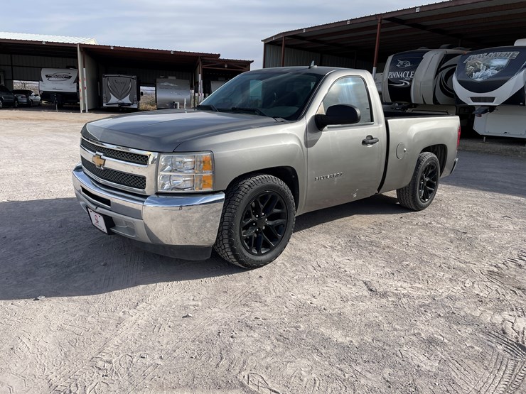 #104-•-2012-chevy-silverado-(salvaged-nm-title)-image-1