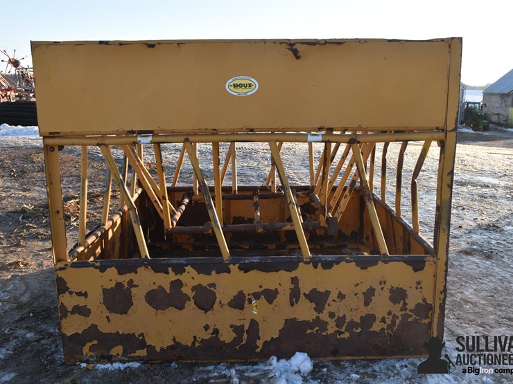sioux-square-hay-max-feeder-image-3