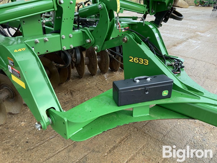 2022-john-deere-2633-image-14