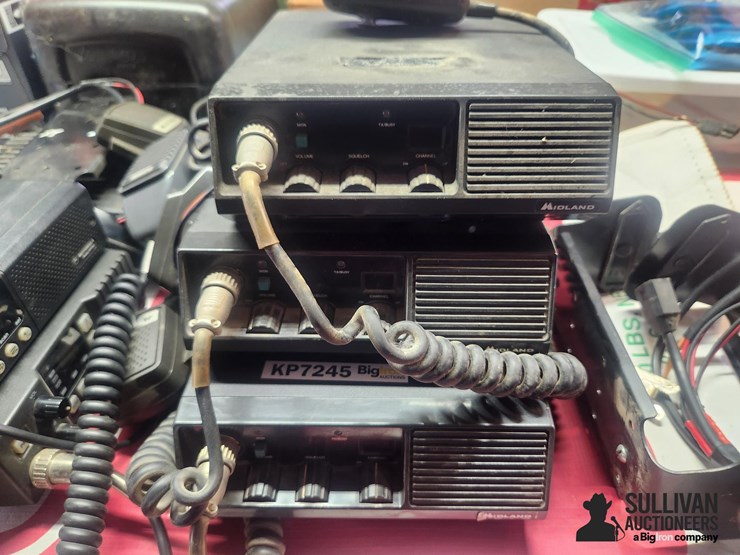 assorted-business-band-radios-image-2