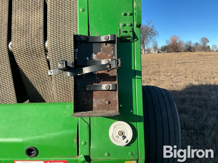 2010-john-deere-568-image-18