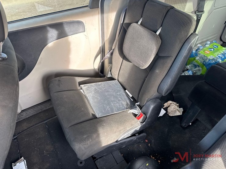 2016-dodge-grand-caravan-image-17