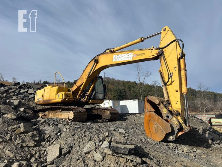 2002-deere-230c-lc-image-1