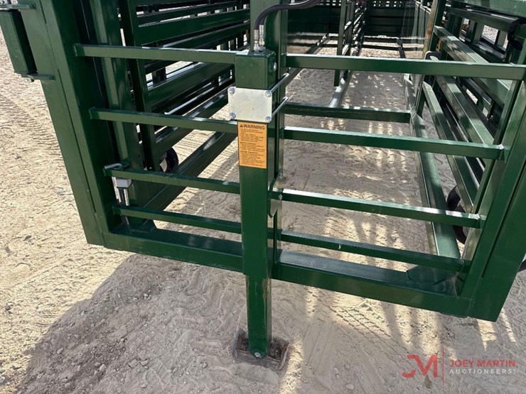 arrowquip-heeler-towable-gooseneck-corral-pen-image-11