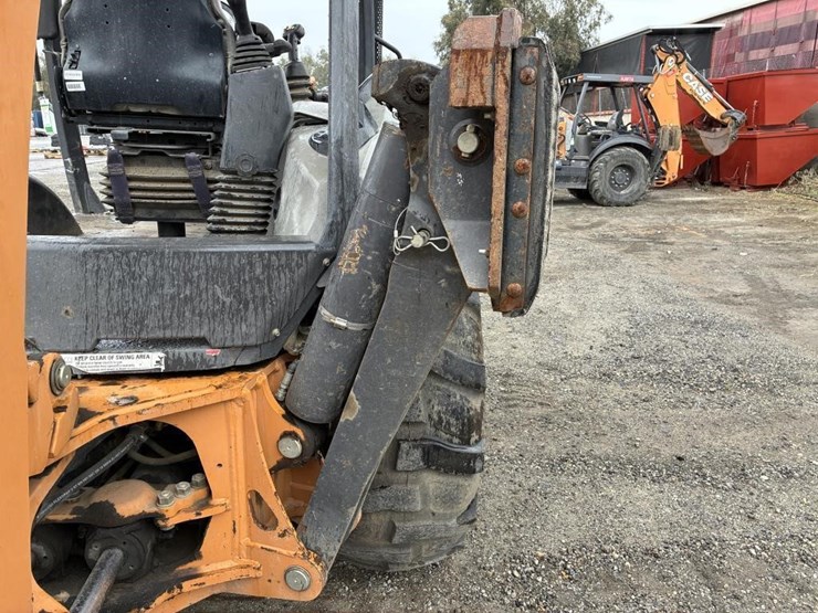 2018-case-580sn-image-32