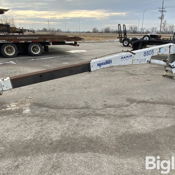 2001 MaxiLift Cobra 8805 Telescoping Boom W/Remote