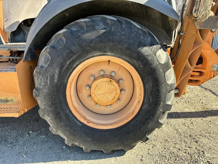 2004-case-580m-image-9