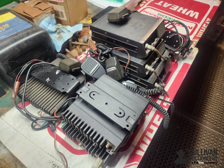 assorted-business-band-radios-image-4