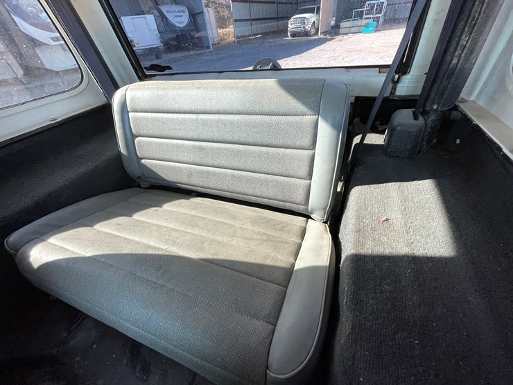 1995-jeep-wrangler-image-29